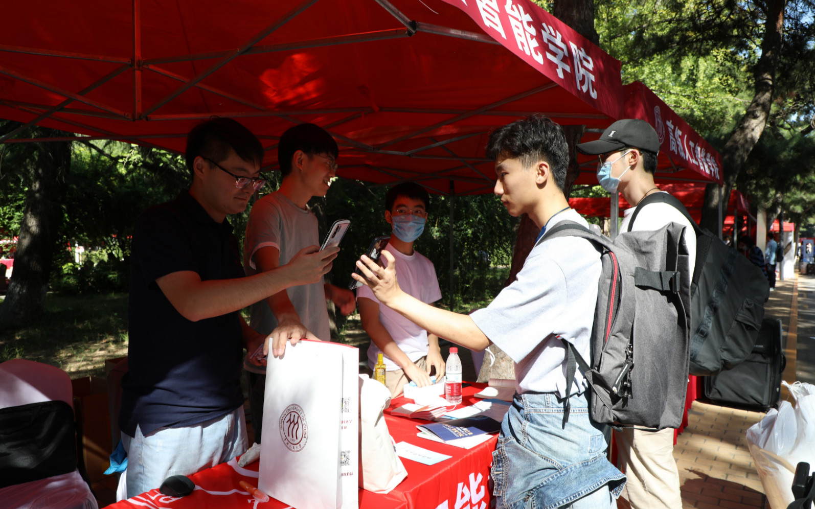 49dbf86a1d1542d5b04992983fe33722.jpg A迎新3_meitu_2.jpg